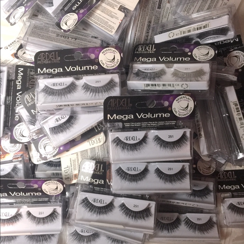 Bundle of 60 Ardell mega volume Lashes #251